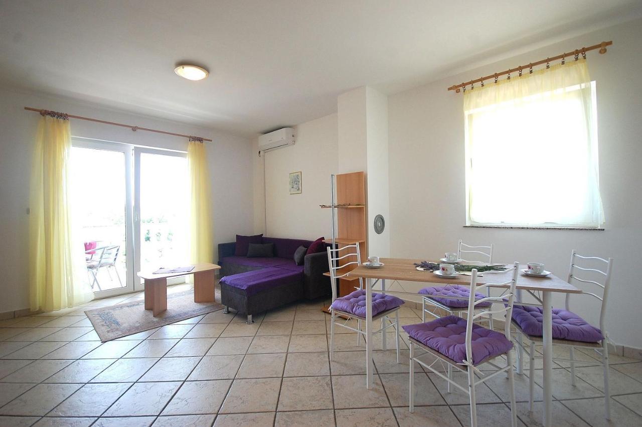 Apartments Novak By El-Pi Tours Malinska Extérieur photo